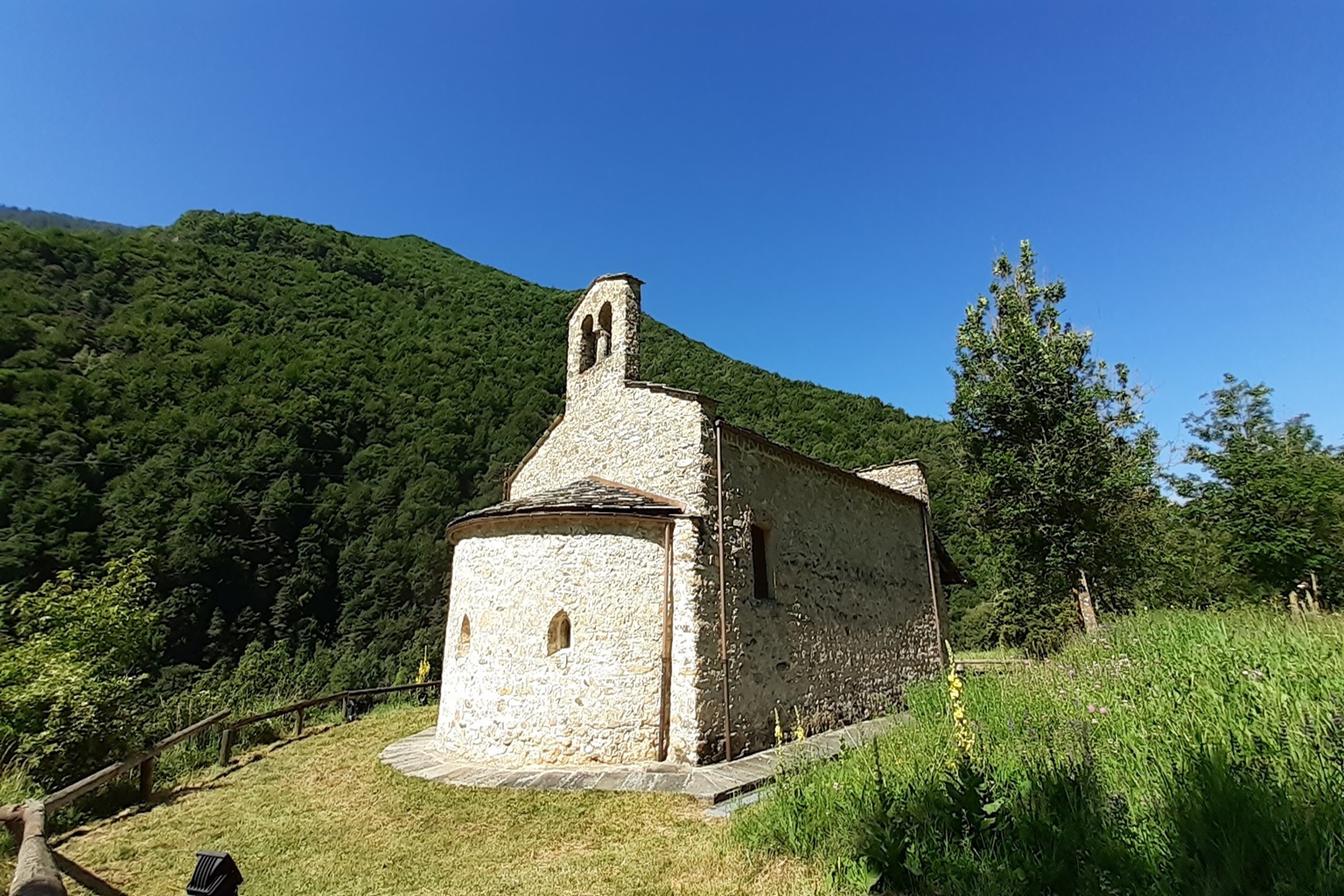 APÉRITIF AU COUCHER DU SOLEIL À SAN SALVATORE DI MACRA